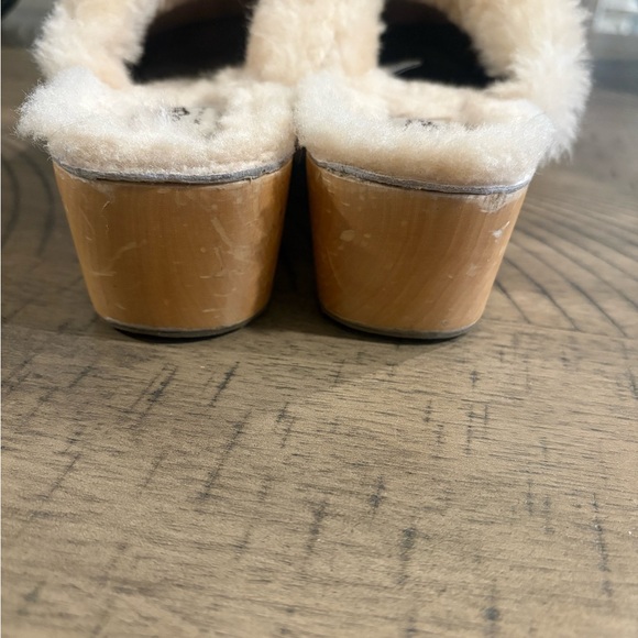 Ugg Australia Sherpa Lined Kalie Chestnut Suede Studded Clogs w/ Wooden Heel - Picture 8 of 10